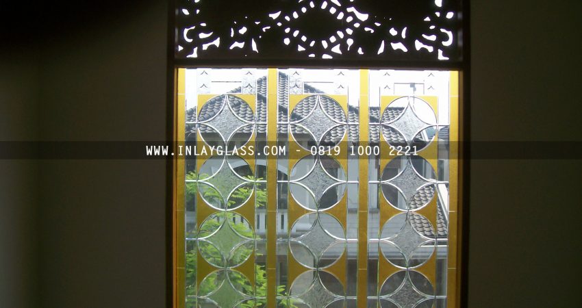 Kaca Inlay Motif Batik Agar Rumah Terlihat Kalem - Produsen Kaca Inlay